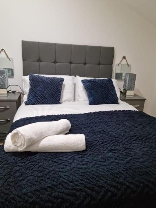 런던 Impeccable 2-Bed House 아파트 외부 사진