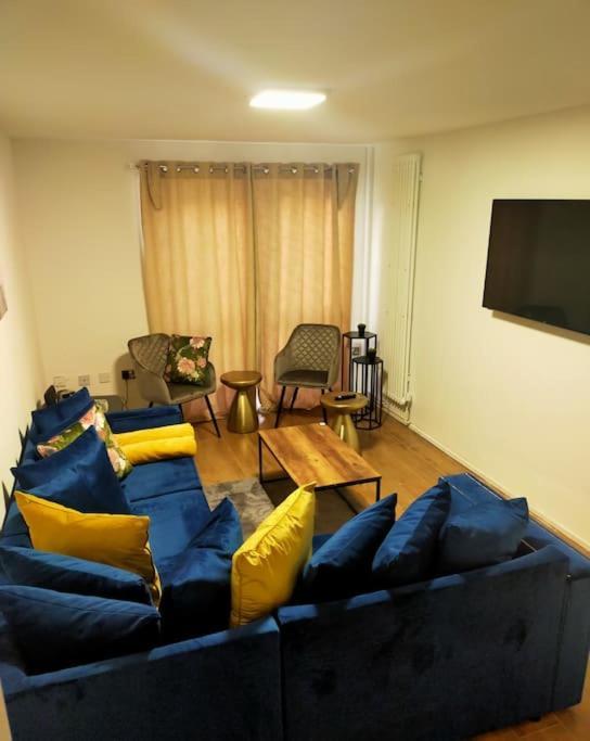 런던 Impeccable 2-Bed House 아파트 외부 사진